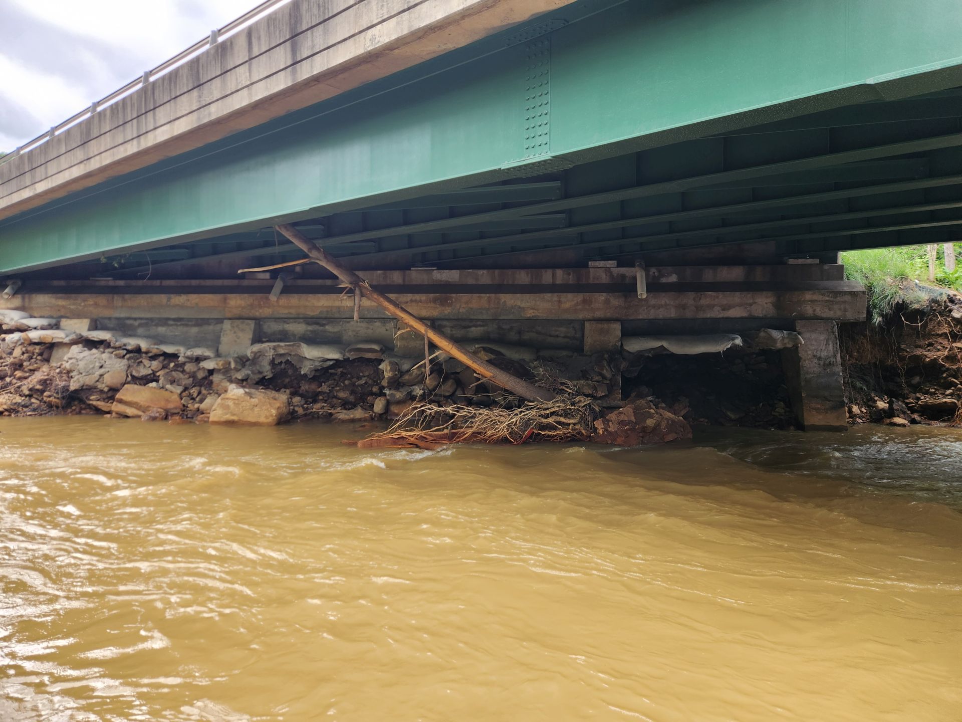 D6 bridge debris